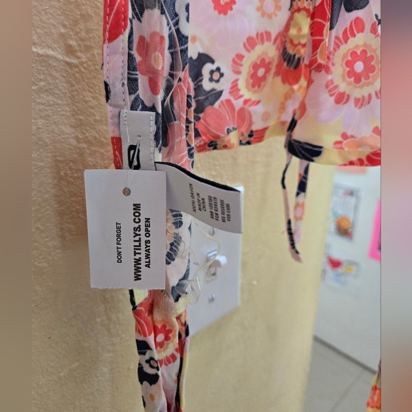 Tillys RSQ Collared Cinch Front Halter Top. - Picture 8 of 8